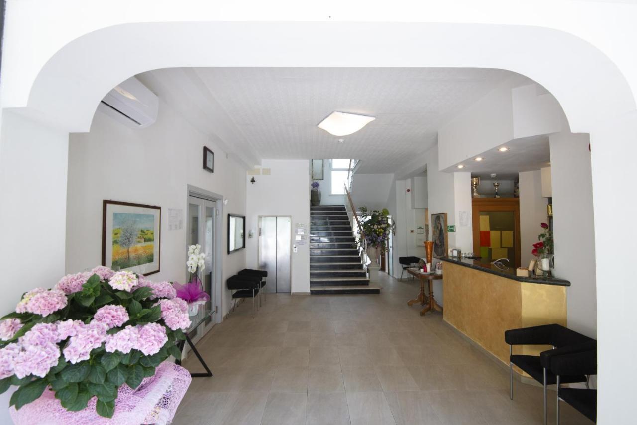 Hotel Carillon Bellaria-Igea Marina Esterno foto